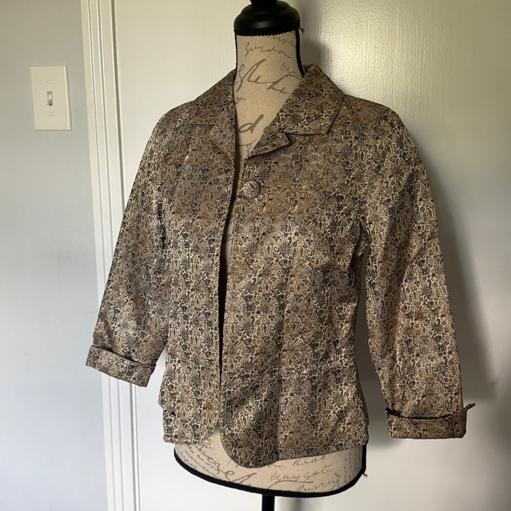Chicos Women’s Jacket Sz 1/8 Shiny Beige Blue size 0 Button Long Sleeve Elegant